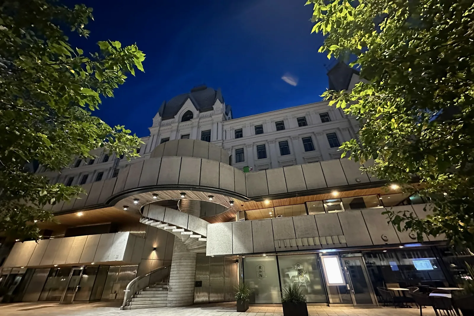 Inngangspartiet og fasaden ved Viktoria Terrasse i Oslo